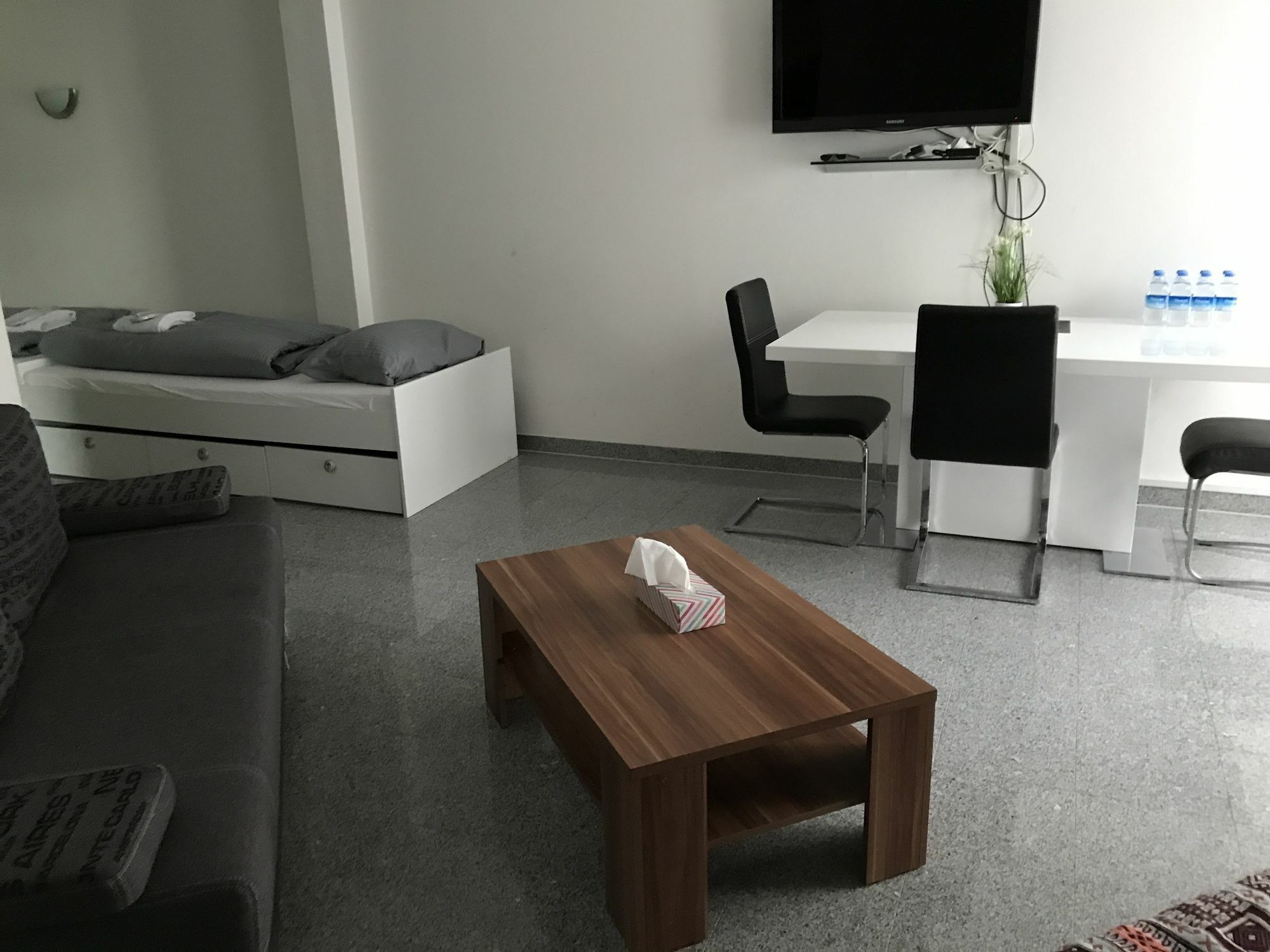 Kn Kahtan Boarding House Munique Exterior foto